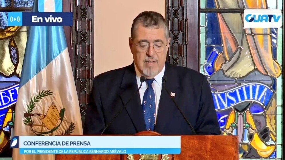 El presidente Bernardo Arévalo brinda conferencia de prensa desde el Palacio Nacional de la Cultura esta noche.