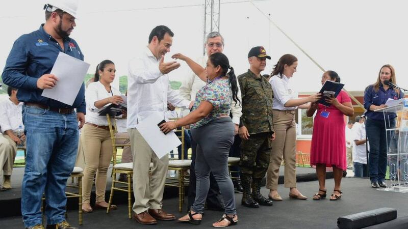 Casi un año después de la tragedia, damnificados por erupción reciben viviendas