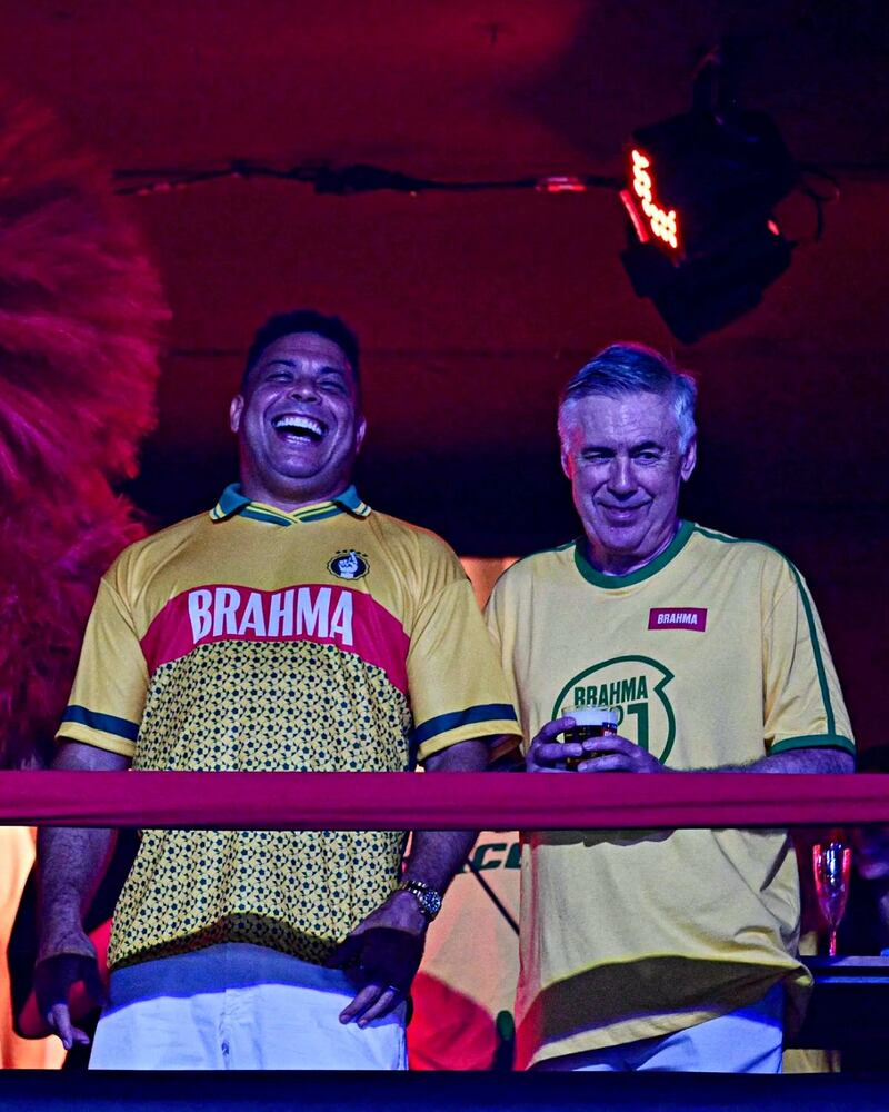 Carlo Ancelotti con Ronaldo Nazario.