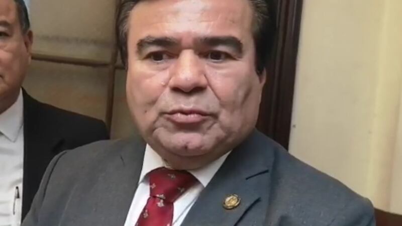 Giran orden de captura contra exministro de Cultura, Elder Súchite