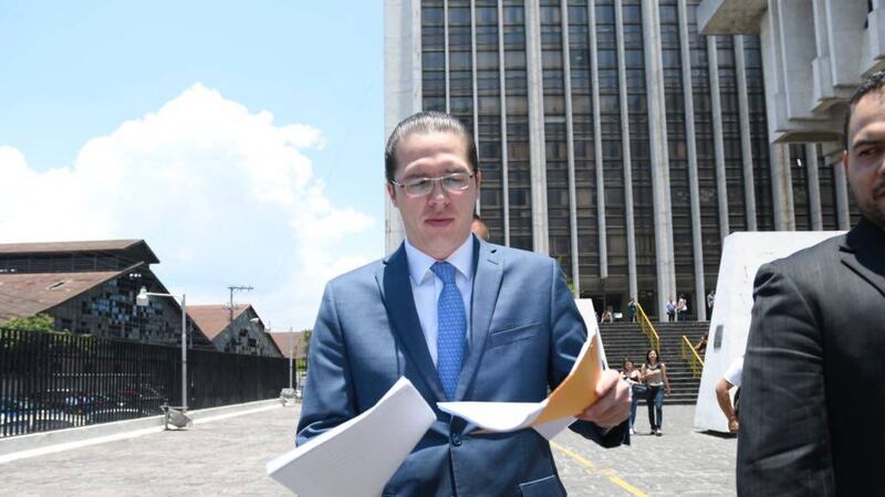 Juez pesquisidor cita por quinta vez al diputado Felipe Alejos