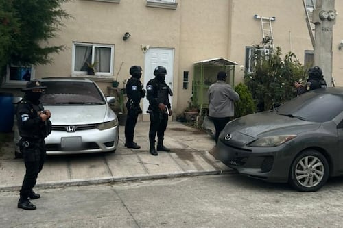 Buscan a red de secuestradores en ocho inmuebles