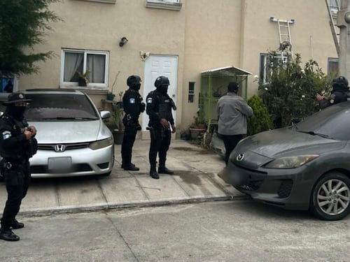 Buscan a red de secuestradores en ocho inmuebles