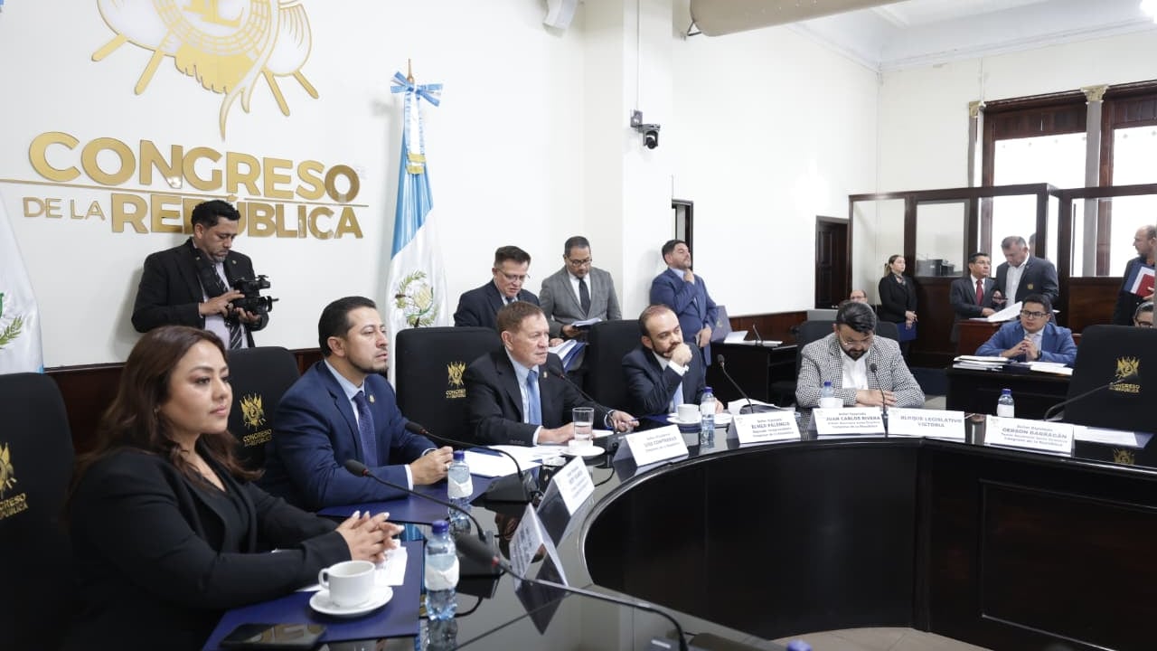 El presidente del Congreso, Luis Contreras, dirige su primera sesión.