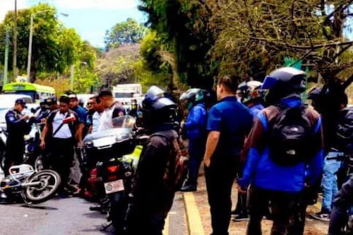 Motorista muere en bulevar Liberación tras accidentarse con un camión