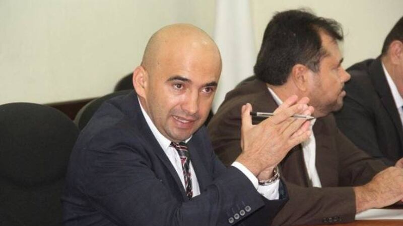 Diputado denuncia a ministro de Comunicaciones por amenazas de muerte