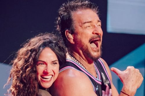 Video. Ricardo Arjona se reencuentra con su hija Adria Arjona en pleno concierto