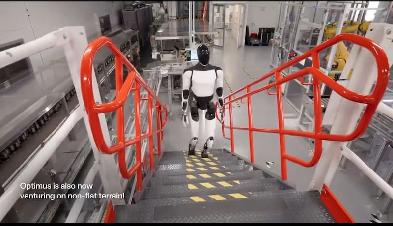 Elon Musk confirma que los robots Optimus de Tesla ya deambulan sin supervisión humana en Palo Alto
