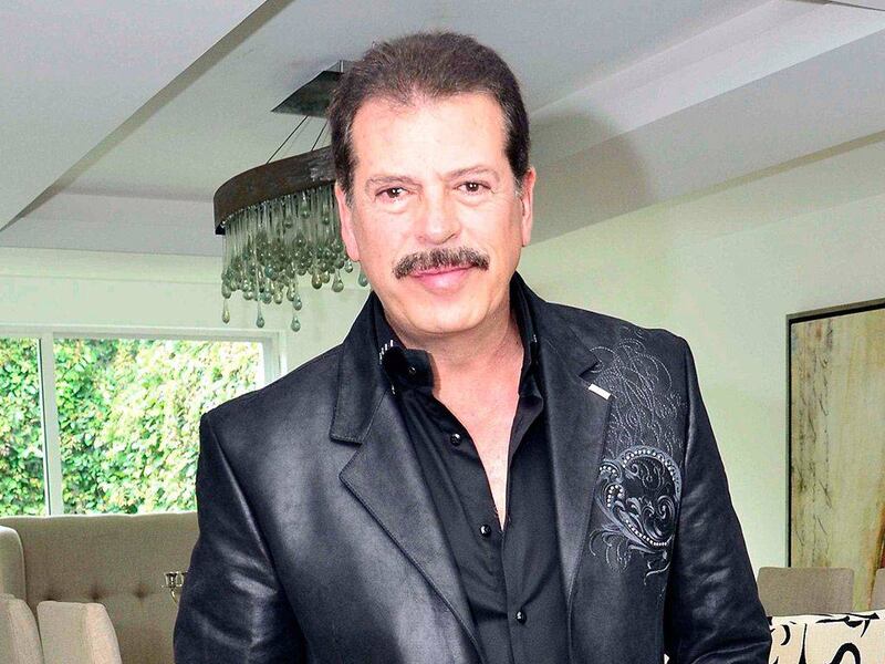 Tras insultar a Yalitza Aparicio, Sergio Goyri sobrevive en un taller mecánico