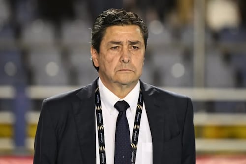 Luis Fernando Tena se ausenta y Guatemala tendrá técnico interino en Fecha FIFA