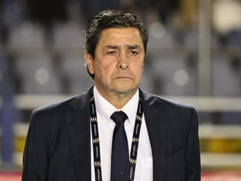 Luis Fernando Tena se ausenta y Guatemala tendrá técnico interino en Fecha FIFA