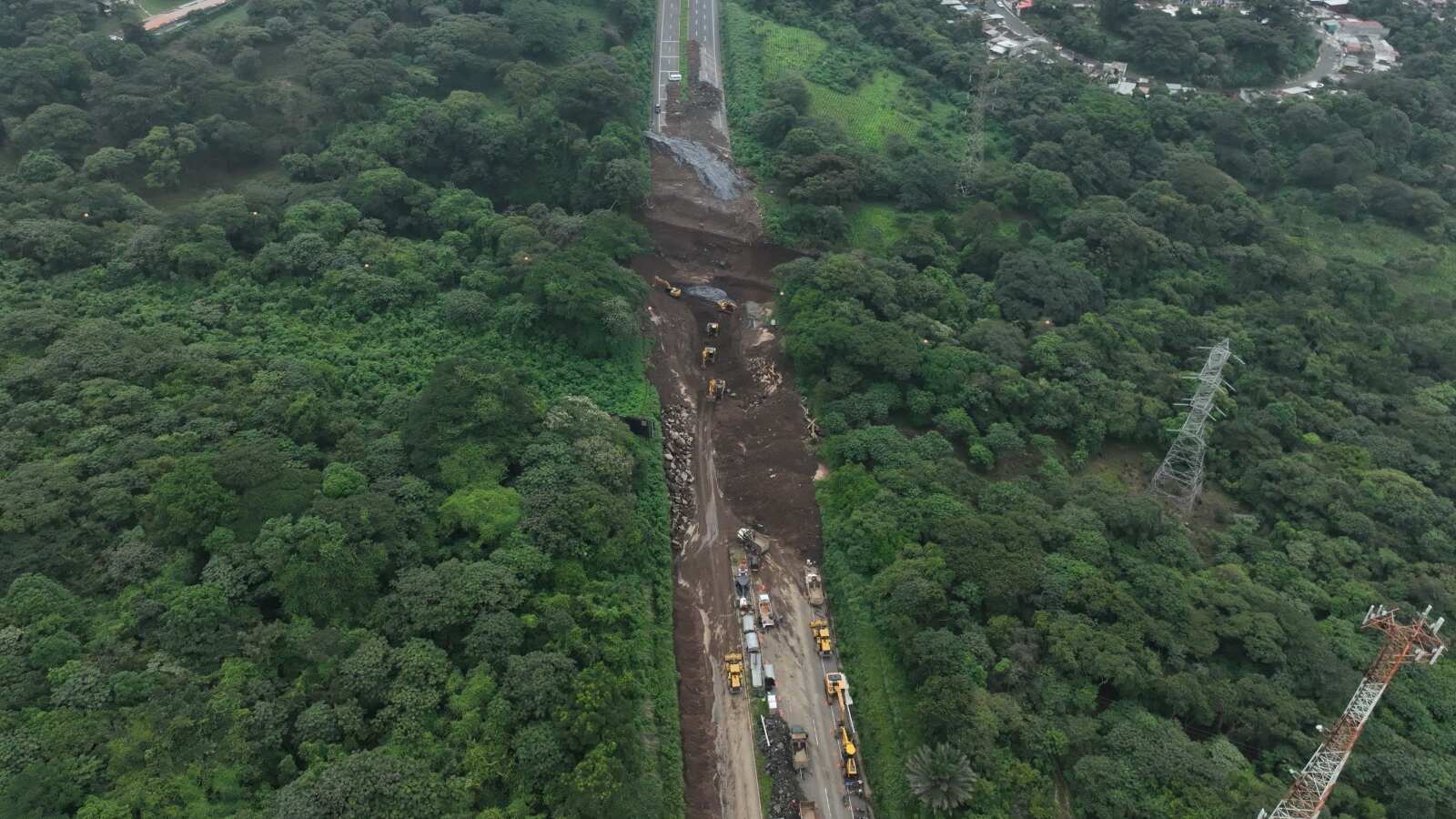 Se desconoce el plan del Ministerio de Comunicaciones para rehabilitar el paso en la autopista Palín-Escuintla.