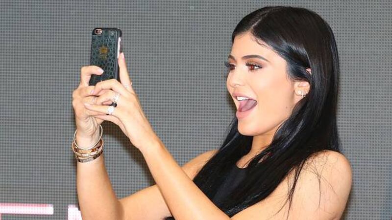 Kylie Jenner se toma su primera selfie junto a su hija Stormi