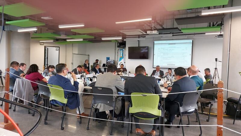 Conforman nómina para contralor general, candidato oficial, con amparo, busca estar en el listado