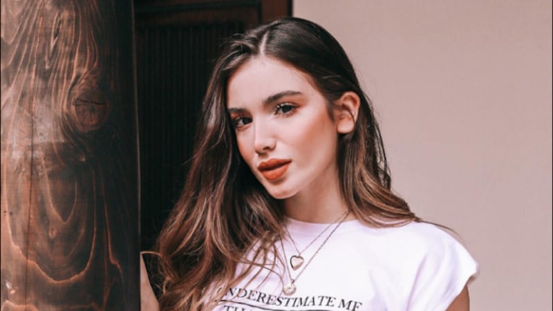 La presentadora guatemalteca Kati Zaragoza aparece en sexy lencería roja