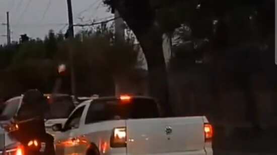 Delincuentes amedrentan a sus víctimas en la zona 12.