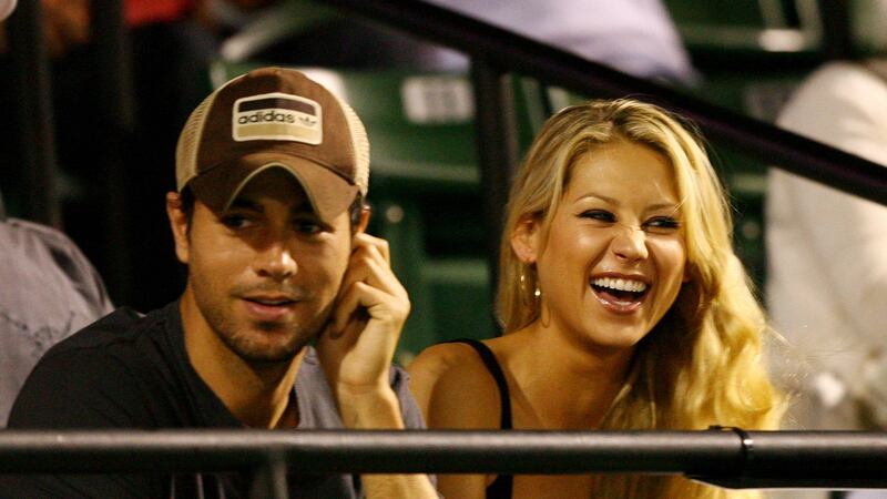 Enrique Iglesias revela cómo es la intimidad con su pareja después de tener gemelos