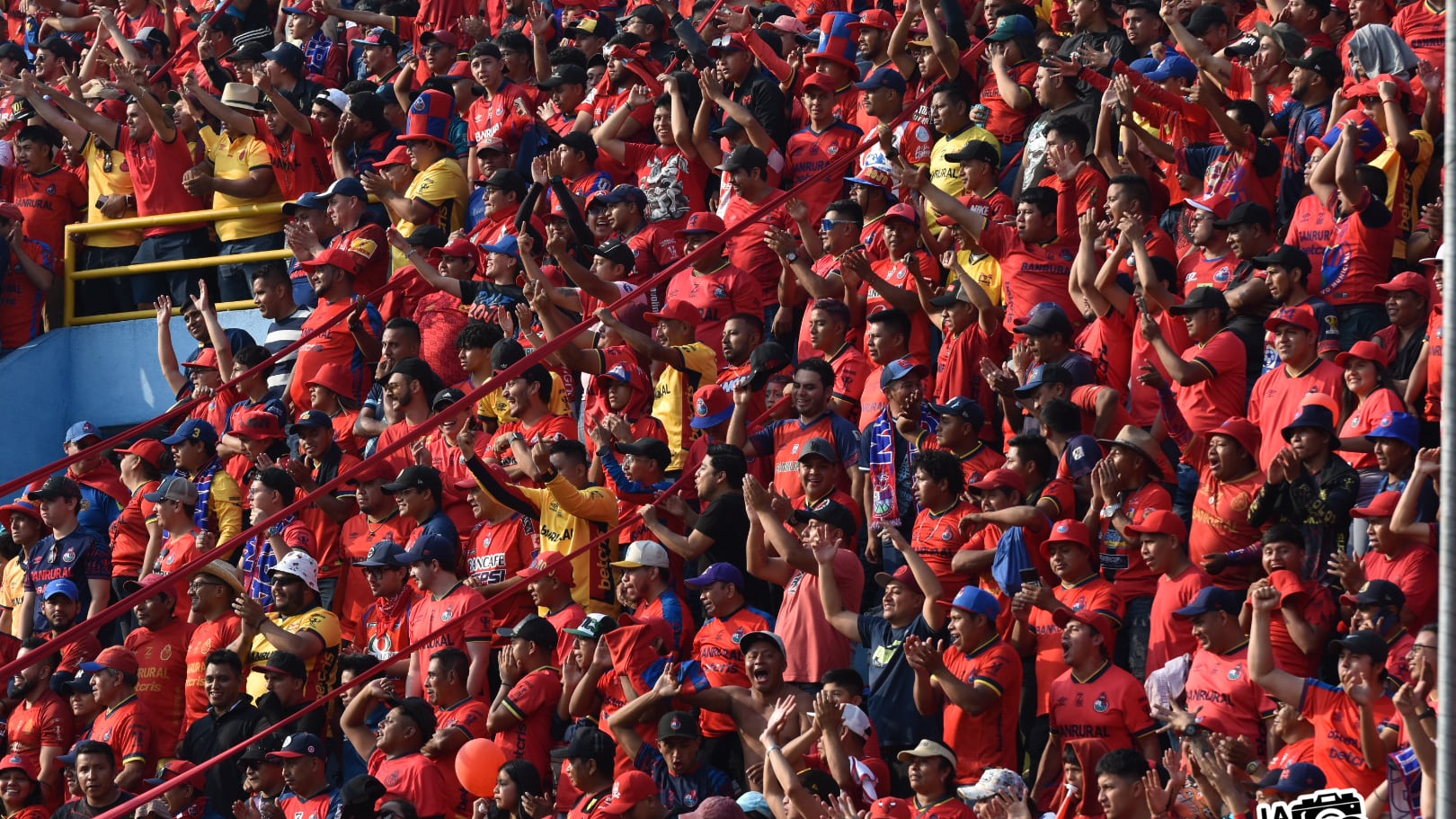 La advertencia de la porra roja para Neto Bran y el Deportivo Mixco