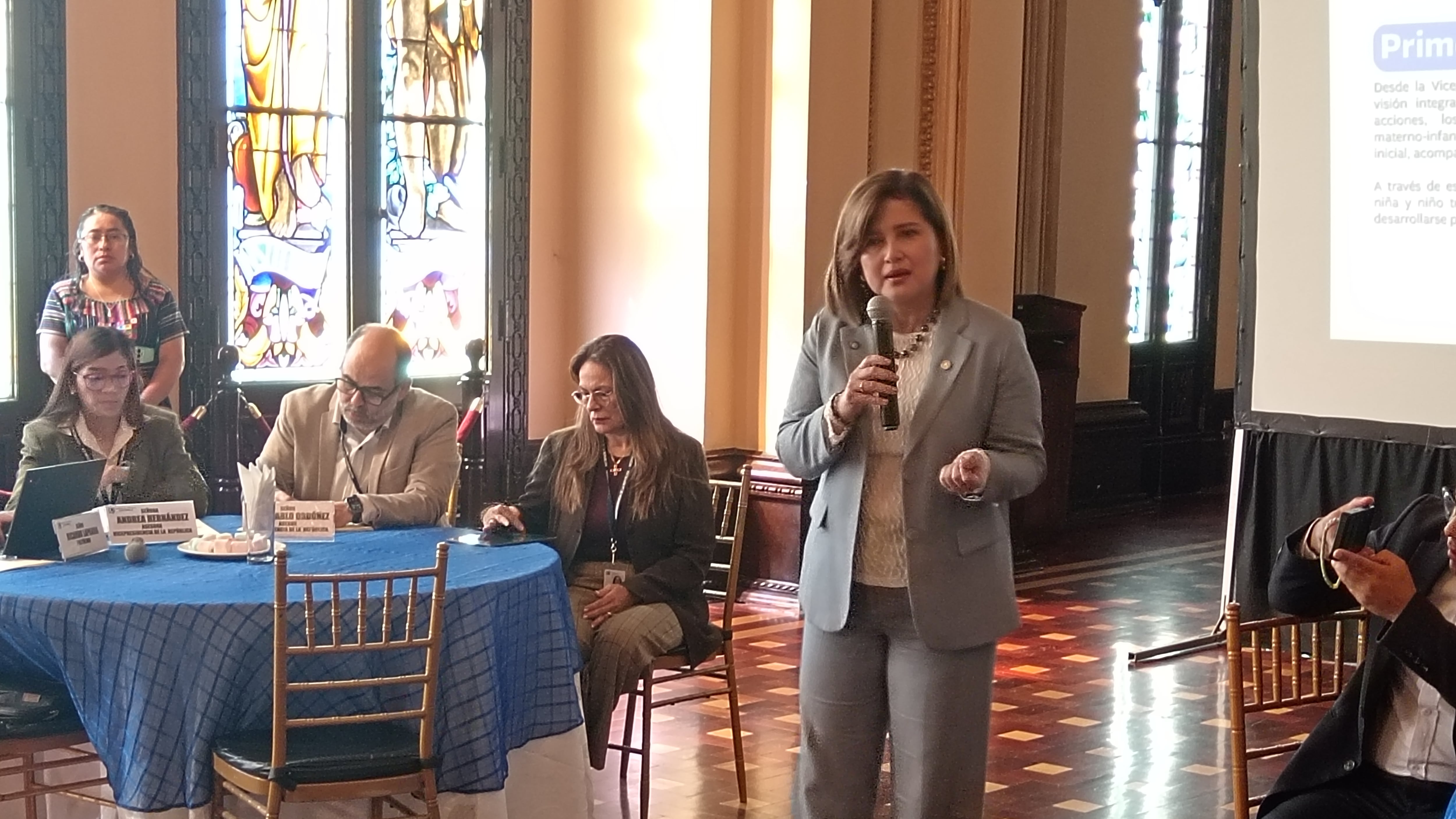 La vicepresidenta Karin Herrera compartió detalle de sus actividades en el Palacio Nacional. Foto: Kenneth Monzón