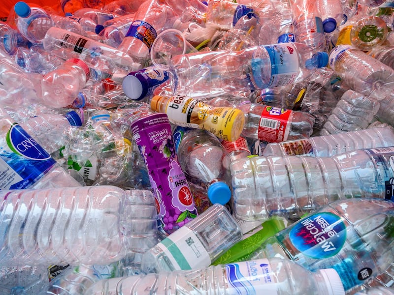 Así puedes ayudar al planeta en julio, el mes libre de plástico