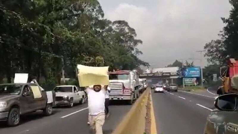 Transportistas protestan contra el alza de precios