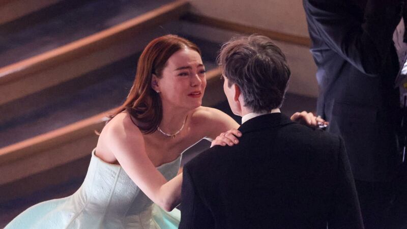 Oscar 2024: Entre lágrimas Emma Stone le confiesa a los asistentes un “secreto”