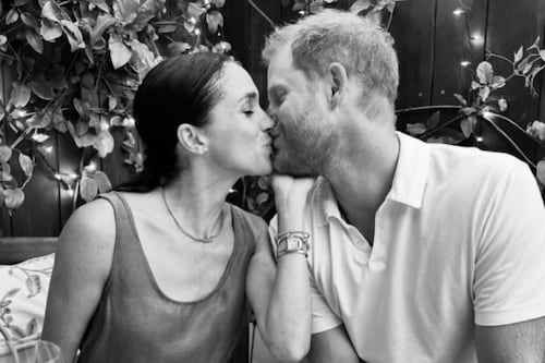 Meghan Markle aparece sin el anillo de compromiso que le dio el príncipe Harry