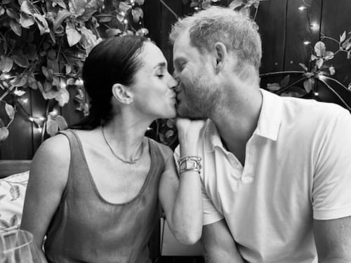 Meghan Markle aparece sin el anillo de compromiso que le dio el príncipe Harry