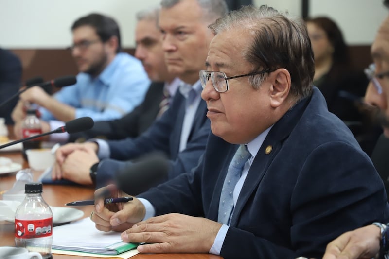 El ministro de Energía y Minas, Víctor Hugo Ventura