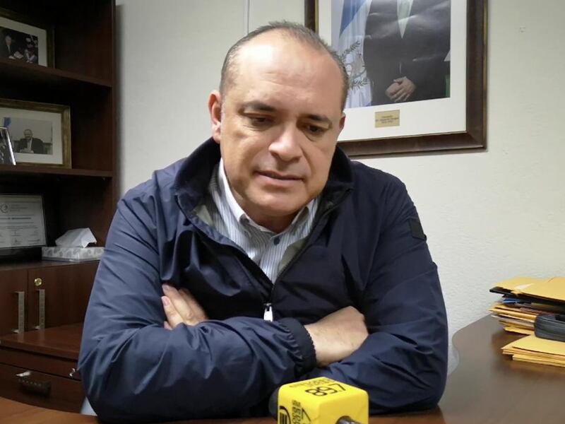 Diputado Estuardo Vargas asume jefatura del partido UNE