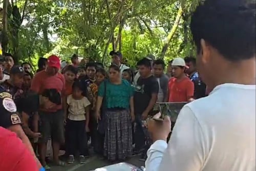 Menor de edad es atropellado mientras iba manejando una moto en Alta Verapaz