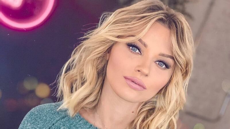 Irina Baeva seduce las redes con vestido traslúcido y sin ropa interior