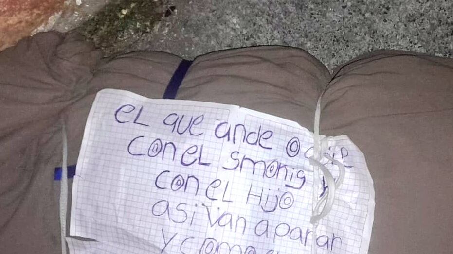 Dejan 2 cadáveres envueltos en sábanas en colonia Carolingia, zona 6 de Mixco.