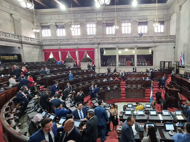 Congreso cambia orden del día y aplaza juramentación de postuladora para el TSE