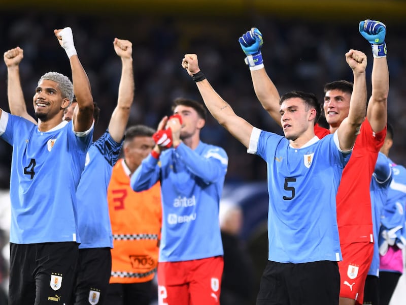 ¡Noche desenfrenada! Uruguay vence al campeón del mundo