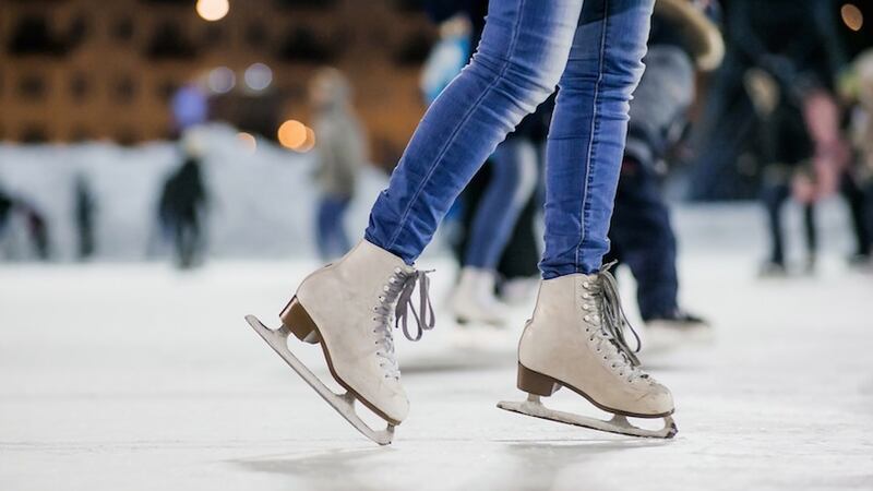 Inauguran una nueva pista de patinaje con mapping que no te querrás perder