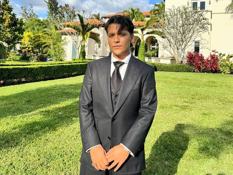 ¿Se borró los tatuajes? Christian Nodal sorprende a sus fans con su nuevo rostro libre de tatuajes