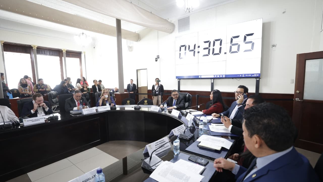 Diputados escuchan a candidatos a magistrados del TSE