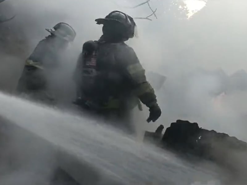 Bomberos sofocan incendio en vivienda en zona 6