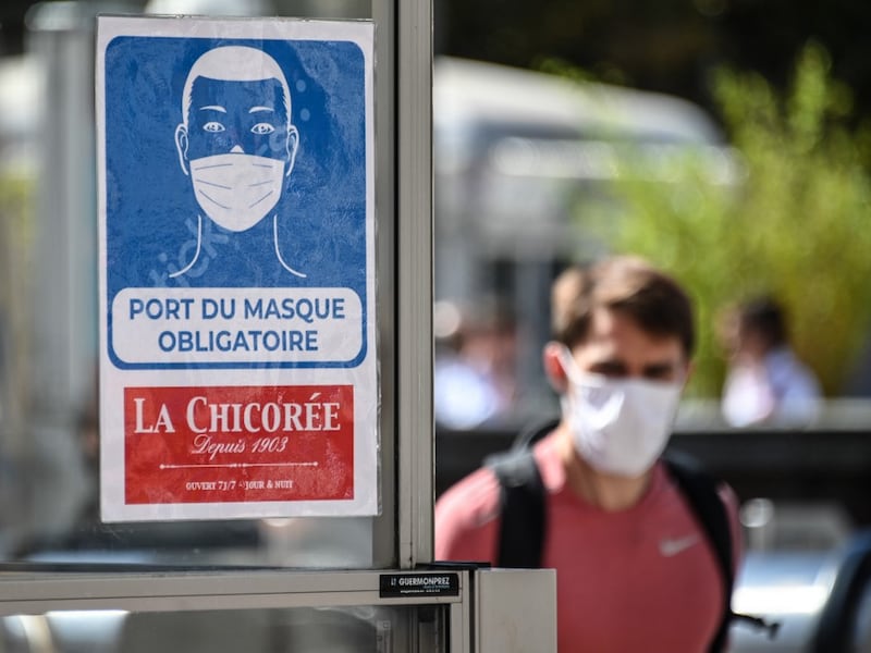 Francia repartirá 40 millones de mascarillas gratis a los más necesitados