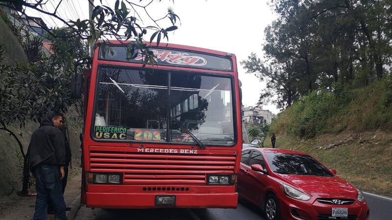 Piloto de bus ruta 203 es atacado a balazos en el Periférico