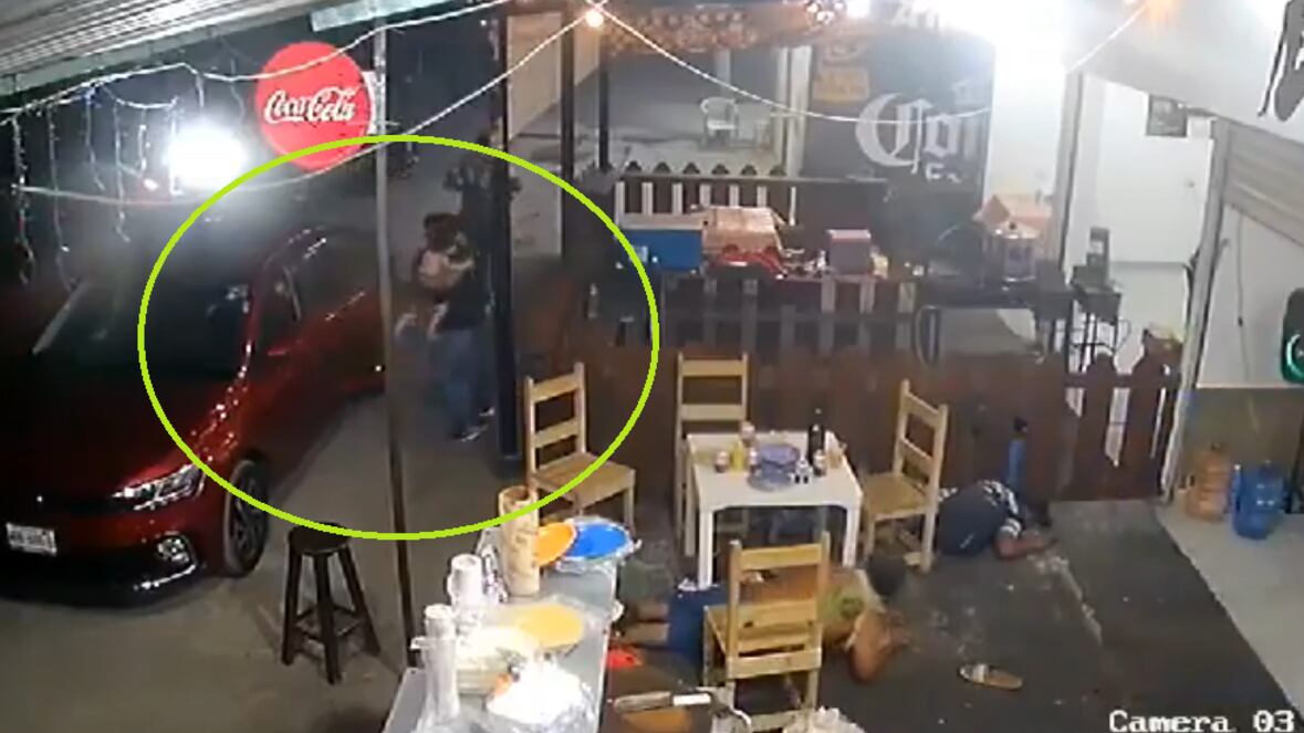 : hombre protege a su bebé durante ataque armado a una taquería en Tabasco