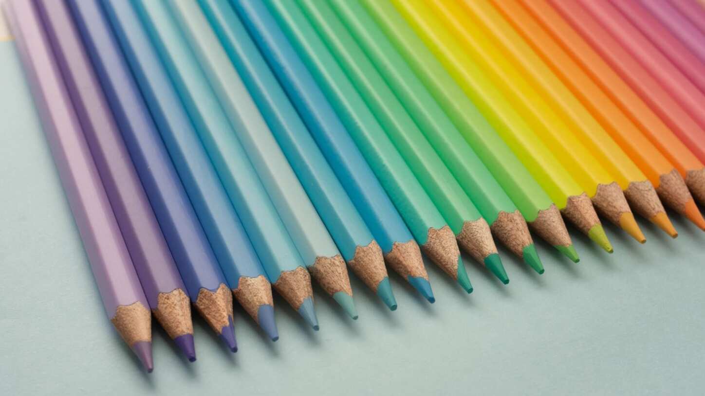 Prejuicios como la homofobia, la lesbofobia, la bifobia y la transfobia pueden llevar a problemas de autoestima y ansiedad, entre otros, aumentando las probabilidades de depresión y suicidio. Foto: Freepik.