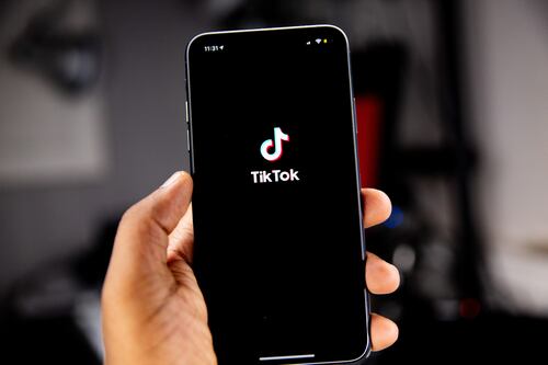 Tendencia “Escúchame” en TikTok: Así es la nueva dinámica viral en la plataforma social