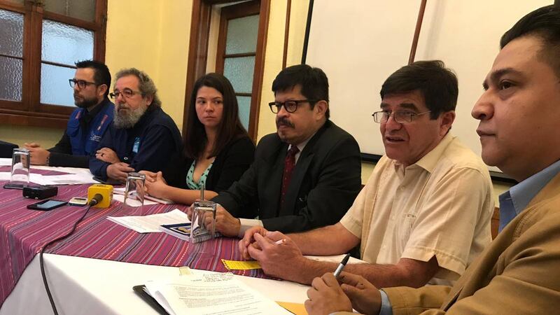 Exigen al Congreso rechazar proyecto que contempla penas de prisión para padres de niños emigrantes