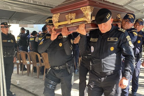 Honras fúnebres para el agente ultimado durante emboscada en Izabal