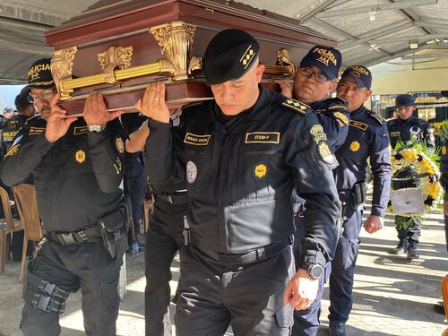 Honras fúnebres para el agente ultimado durante emboscada en Izabal