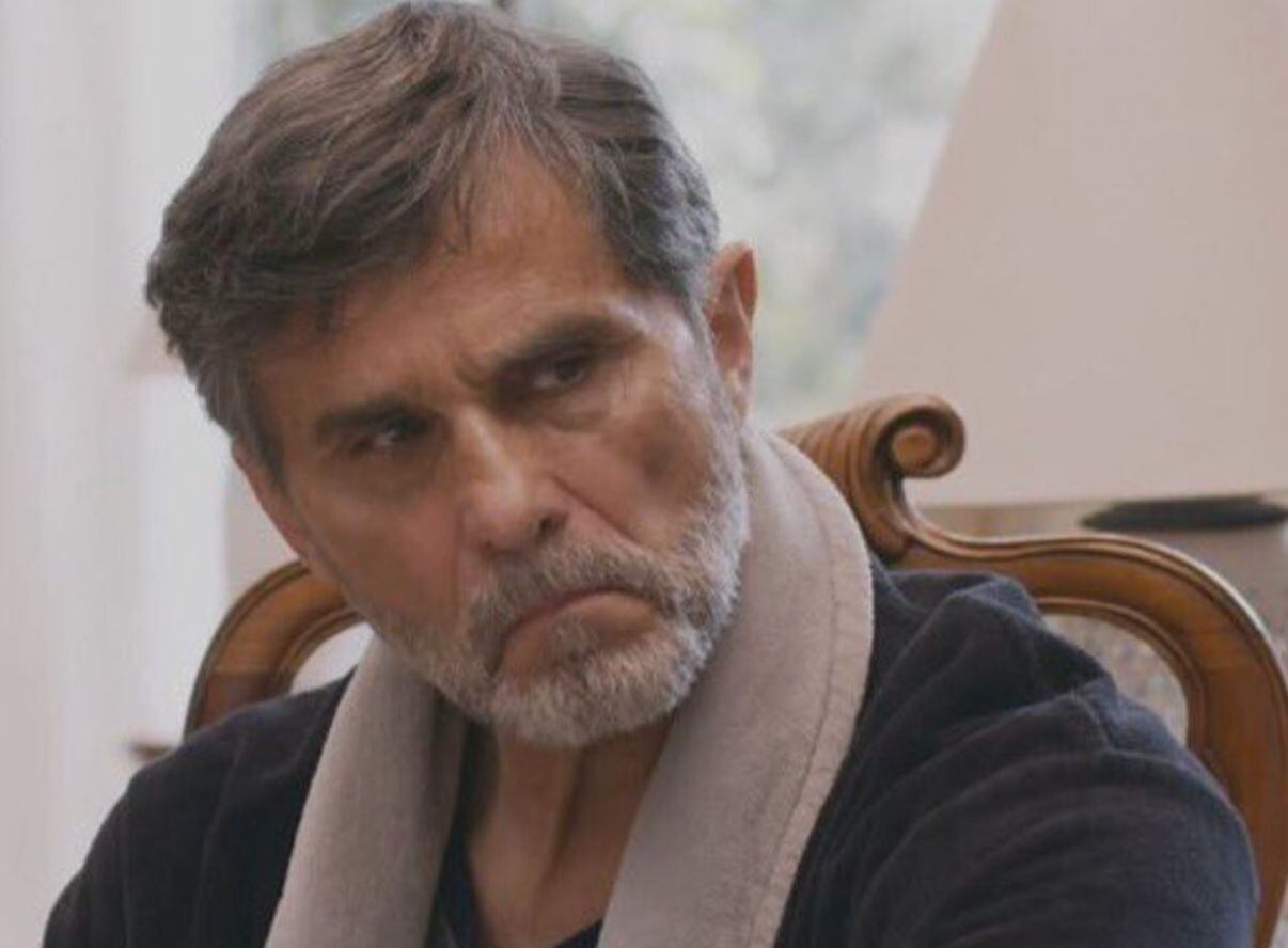 El actor de telenovelas Humberto Zurita visita restaurante guatemalteco