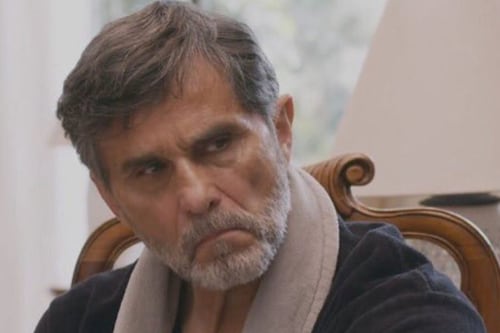 El actor de telenovelas Humberto Zurita visita restaurante guatemalteco