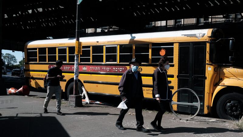 Nueva York cierra escuelas para frenar segunda ola del virus